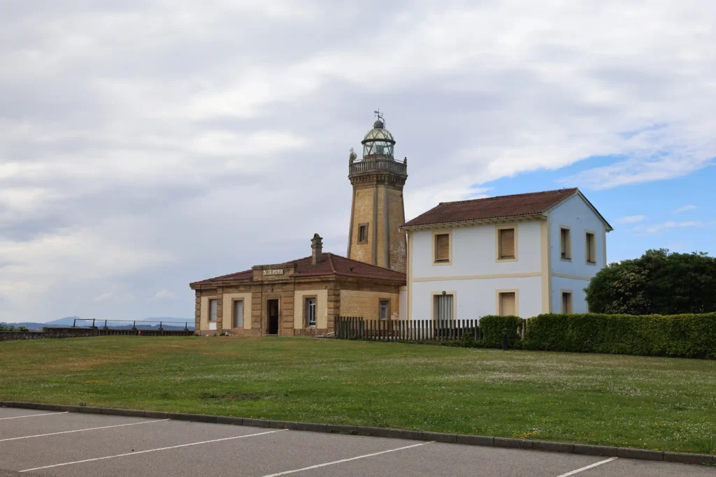 Faro de San Juan de Nieva o Faro de Avilés 2