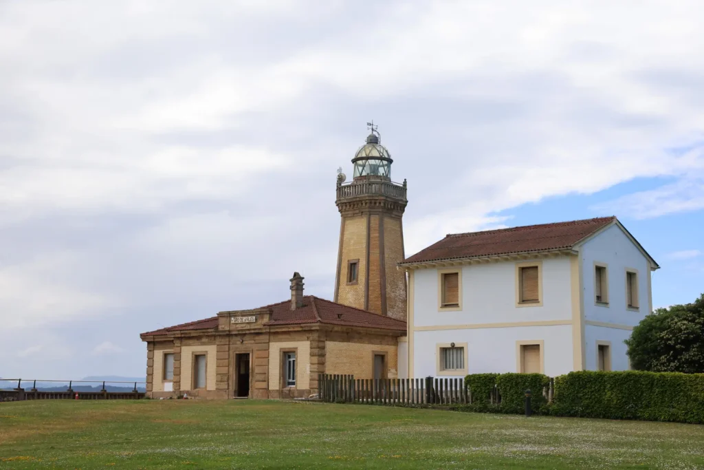 Faro de San Juan de Nieva o Faro de Avilés 3