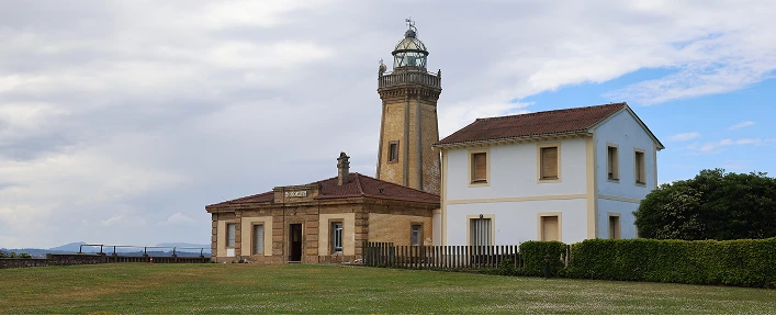 Portada Faro de San Juan de Nieva o Faro de Avilés
