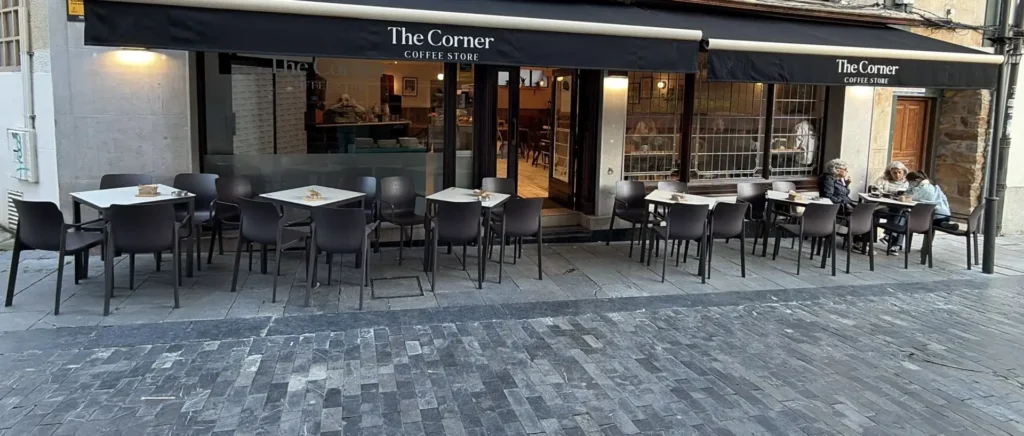 The Corner Luanco 1